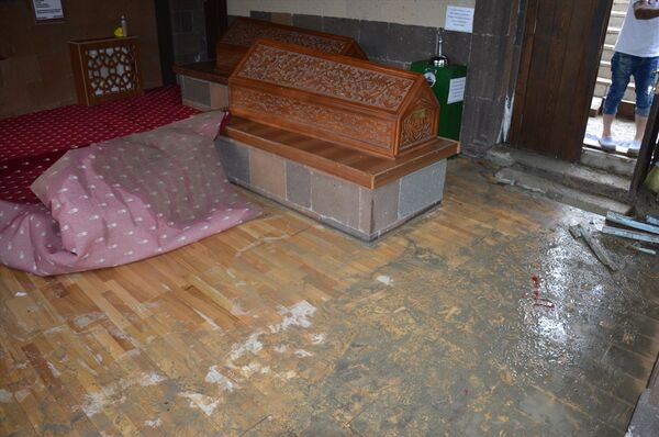 Doğubayazıt'taki şiddetli sağanak sonucu Ahmed-i Hani Türbesi'ni su bastı - Sputnik Türkiye