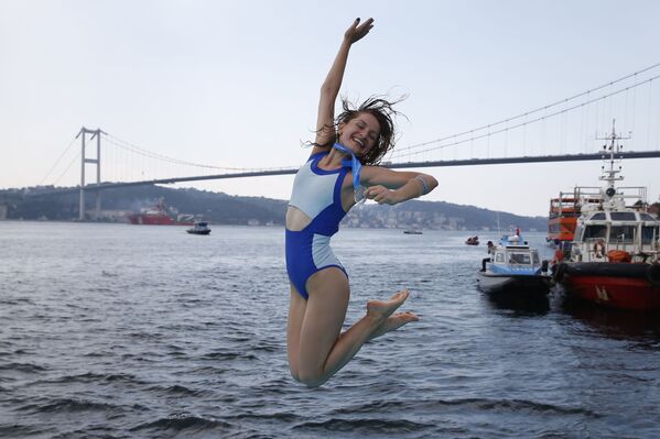İstanbul Boğazı'nda Kıtalararası Yüzme Yarışı - Sputnik Türkiye