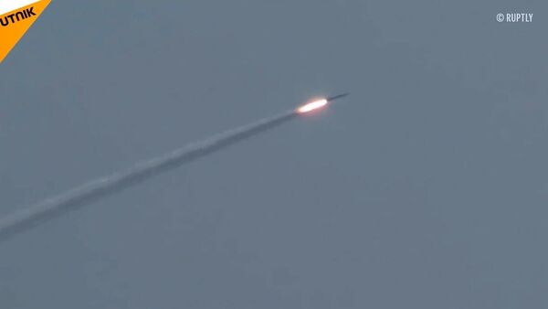 Rus askerler tatbikatta sualtı kruvazöründen kruz füzeleri fırlattı - Sputnik Türkiye