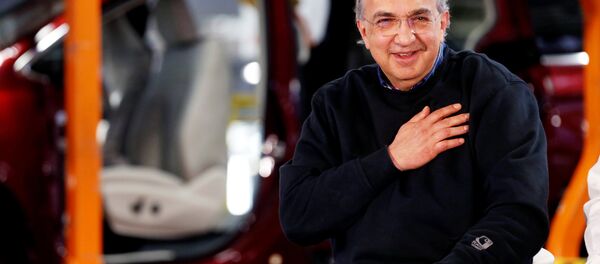 Sergio Marchionne, ABD'de Chrysler'ın hafif ticari aracı Pacifica'nın seri üretimine geçişini kutlama partisinde - Sputnik Türkiye