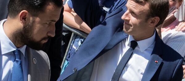 Emmanuel Macron ile eski başkoruması Alexandre Benalla - Sputnik Türkiye