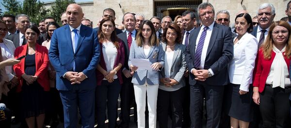 CHP'li 129 milletvekilinden kurultay tartışmalarına tepki - Sputnik Türkiye