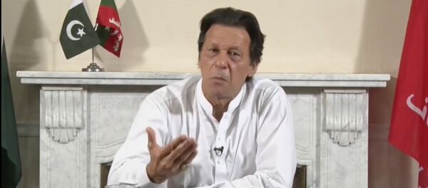 İmran Han, TV'de seçim zaferi ilan eden bir konuşma yaptı. - Sputnik Türkiye