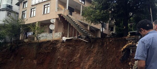 Sancaktepe'de çökme riski olan bina boşaltıldı - Sputnik Türkiye