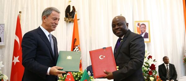 Erdoğan ile Lungu anlaşmaların imzalandığı törene de katıldı. “Kolluk Eğitimi İşbirliği Protokolü”, Milli Savunma Bakanı Hulusi Akar ile Zambiya İçişleri Bakanı Stephen Kampyongo tarafından imzalandı. - Sputnik Türkiye
