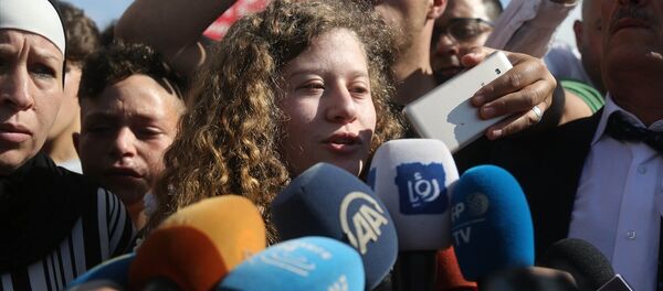 Tamimi, serbest kalması sonrası gazetecilere açıklamalarda bulundu. Direniş, işgal sona erene dek sürecek diyen Tamimi Tüm kadın mahkumlar kararlı. Beni ve davamı destekleyen herkesi selamlıyorum ifadelerini kullandı. - Sputnik Türkiye