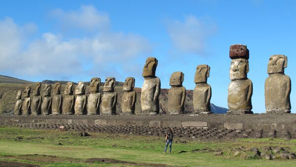 Paskalya Adası'ndaki Moai heykelleri - Sputnik Türkiye
