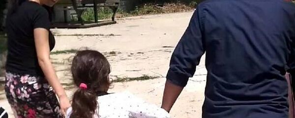 icra memurunun alıp götürdüğü çocuk icra memurunun alıp götürdüğü çocuk - Sputnik Türkiye