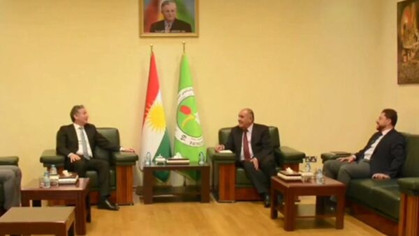 Türkiye’nin Erbil Başkonsolosu Hakan Karakaçay, Kürdistan Yurtseverler Birliği (KYB) sözcüsü Sadi Pire başkanlığındaki bir heyet ile uzun bir aradan sonra ilk kez bir araya geldi. - Sputnik Türkiye