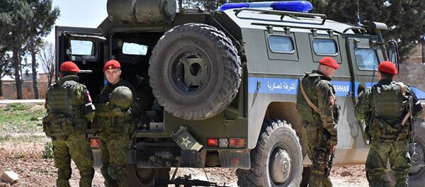Rus askeri polisi 2017'de Menbiç'te - Sputnik Türkiye