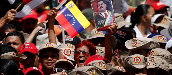 Venezüella'da Maduro destekçileri sokaklara döküldü - Sputnik Türkiye