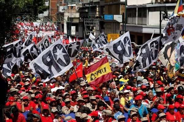 Venezüella'da Maduro destekçileri sokaklara döküldü - Sputnik Türkiye