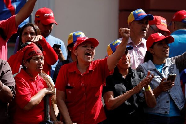 Venezüella'da Maduro destekçileri sokaklara döküldü - Sputnik Türkiye