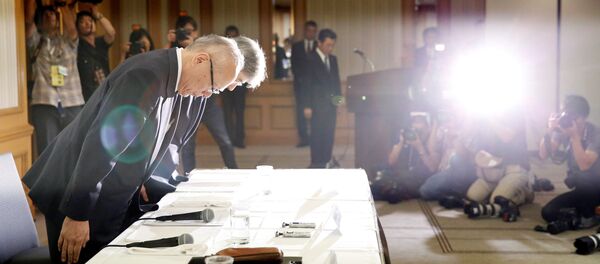 Tokyo Tıp Üniversitesi Genel Müdürü Tetsuo Yukioka ve Başkan Yardımcısı Keisuke Miyazawa basın toplantısı düzenledi - Sputnik Türkiye