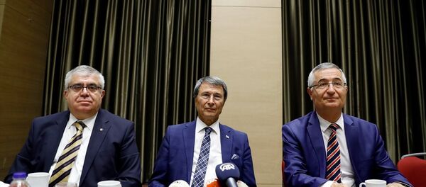 Yusuf Halaçoğlu (ortada), Özcan Yeniçeri (sağda) ve Nevzat Bor (solda) - Sputnik Türkiye