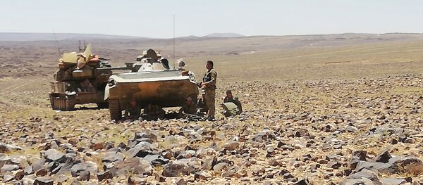 Suriye ordusu Süveyde çölünde teröristlerle savaşiyor - Sputnik Türkiye