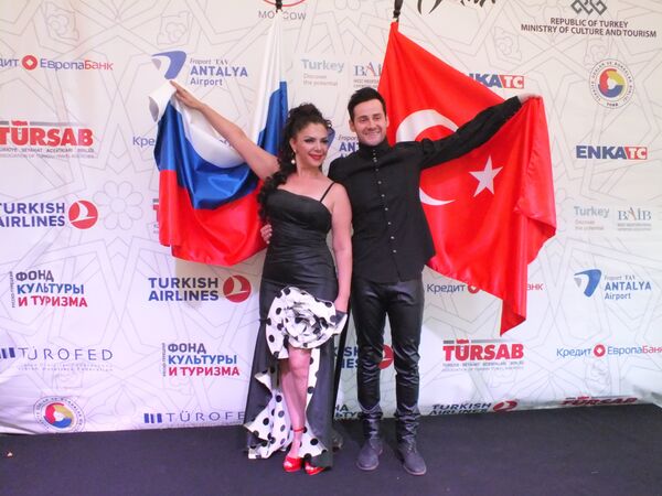 Opera sanatçısı Serap Çiftçi, Rus Sanatçı Yelovskih ile Moskova’da düet yaptı - Sputnik Türkiye