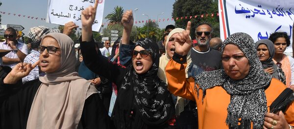 Tunus'ta mirasta kadın erkek eşitliği tasarısını İslamcı kadınlar da protesto etti. - Sputnik Türkiye