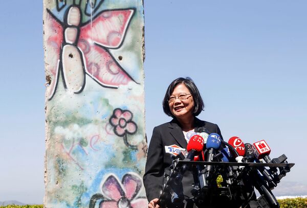 Tayvan lideri Tsai Ing-wen, Ronald Reagan Kütüphanesi'ni ziyaret etti - Sputnik Türkiye