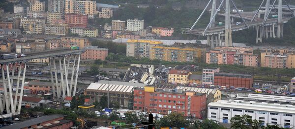 İtalya'nın Cenova şehrinde A-10 otoyolu üstünde bulunan bir asma çelik köprü çöktü - Sputnik Türkiye