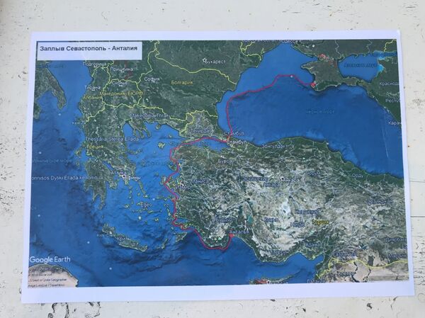 Rus Gezgin Yuriy Aleksandroviç Burlak'ın yüzmeyi planladığı, Sivastopol'den başlayıp Antalya'da sona eren rota.  - Sputnik Türkiye