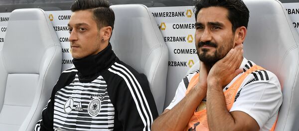 Mesut Özil ve İlkay Gündoğan - Sputnik Türkiye