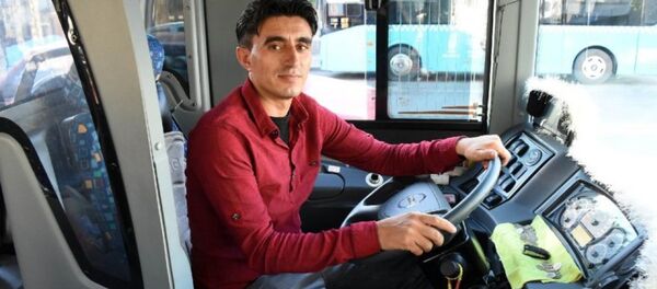 Otobüs şoförü Ömer Taşdemir - Sputnik Türkiye
