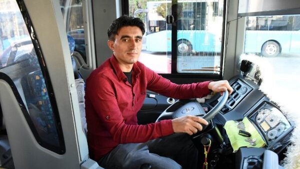 Otobüs şoförü Ömer Taşdemir - Sputnik Türkiye