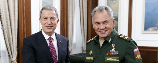 Milli Savunma Bakanı Hulusi Akar ve Rusya Savunma Bakanı Sergey Şoygu - Sputnik Türkiye