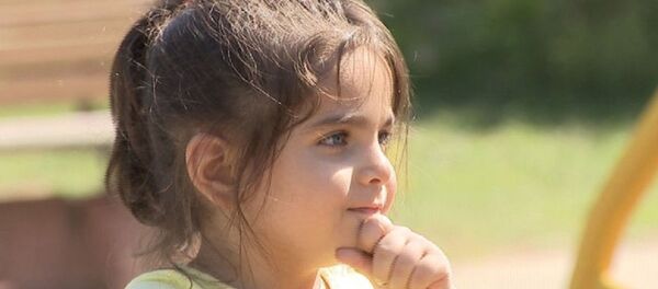 3 yaşındaki engelli çocuğun işitme cihazını çaldılar - Sputnik Türkiye