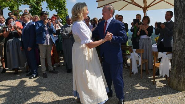Avusturya Dışişleri Bakanı Karin Kneissl'ın düğününe katılan Putin - Sputnik Türkiye