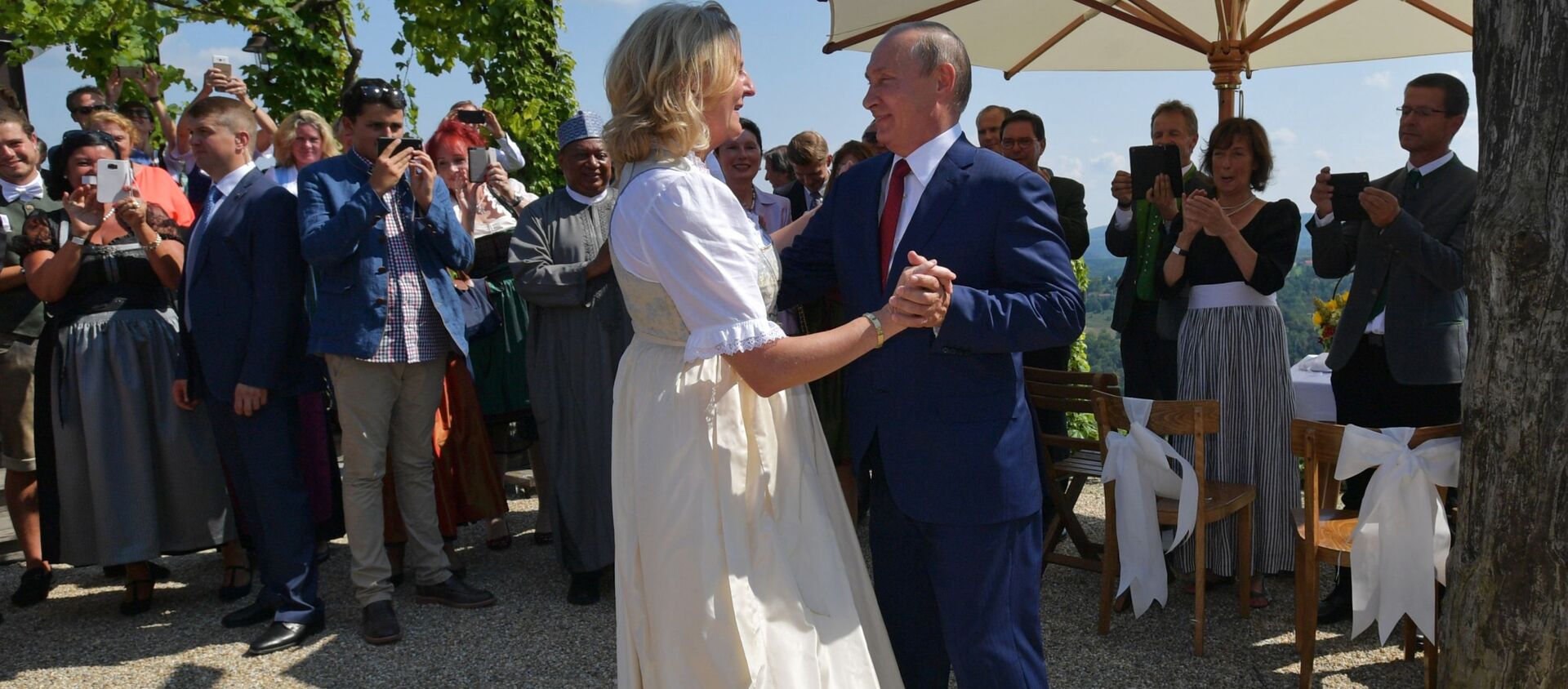 Avusturya Dışişleri Bakanı Karin Kneissl'ın düğününe katılan Putin - Sputnik Türkiye, 1920, 26.08.2018