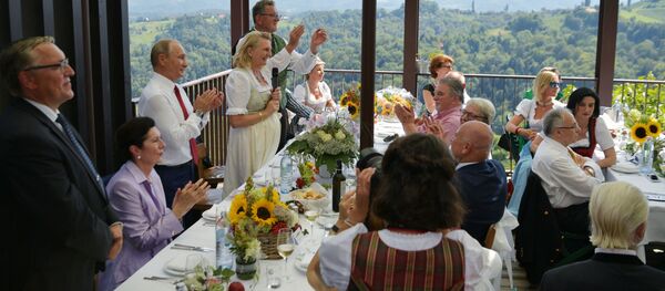 Avusturya Dışişleri Bakanı Karin Kneissl'ın düğününe katılan Putin - Sputnik Türkiye