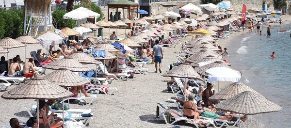 Akdeniz sahillerinde bayram yoğunluğu - Sputnik Türkiye