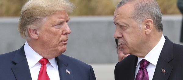 Donald Trump, presindente de EEUU, y Recep Tayyip Erdogan, presidente de Turquía - Sputnik Türkiye