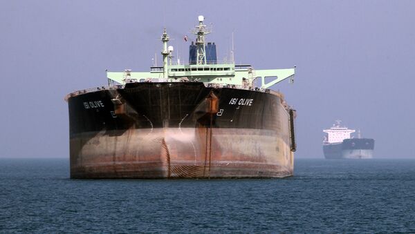 An oil tanker is seen off the port of Bandar Abbas, southern Iran (File) - Sputnik Türkiye
