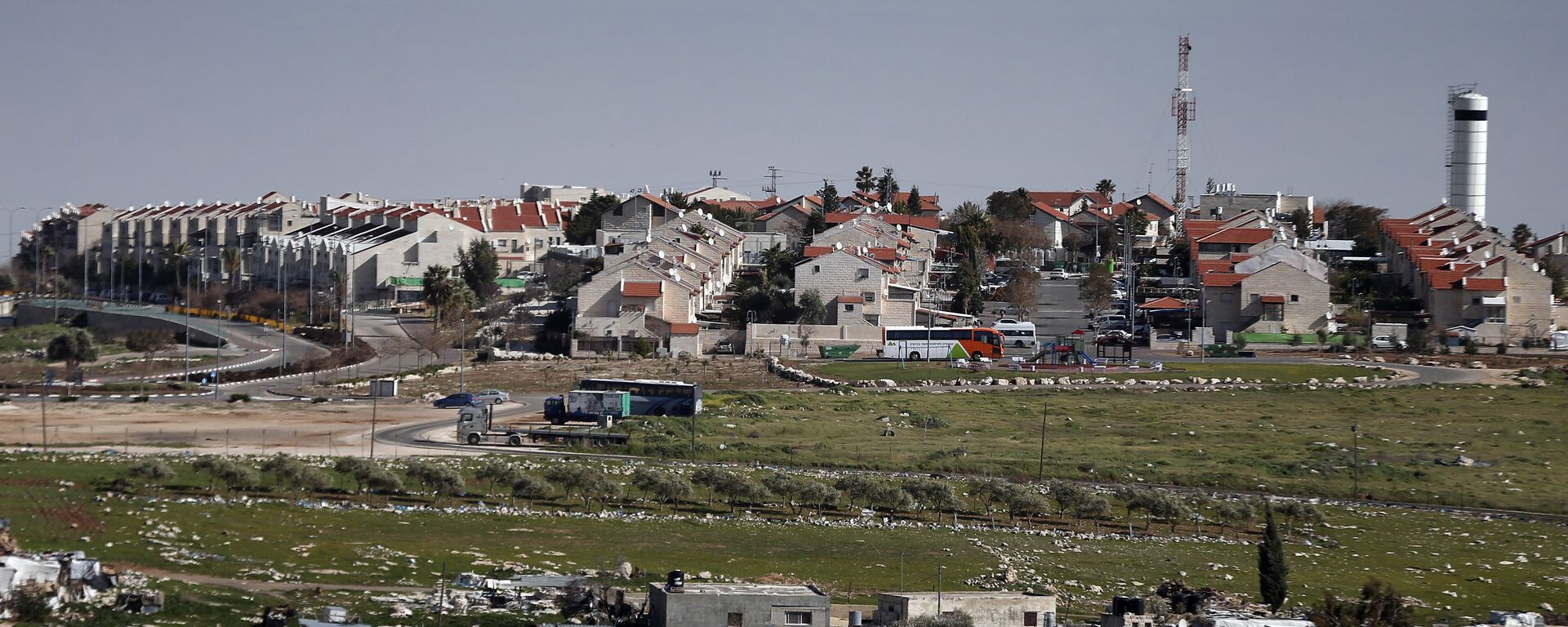 Batı Şeria'daki Adam adlı Yahudi yerleşimi - Sputnik Türkiye, 1920, 21.12.2025