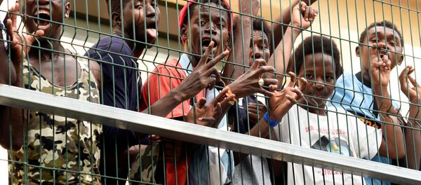 Ceuta- Afrikalı göçmen - Sputnik Türkiye