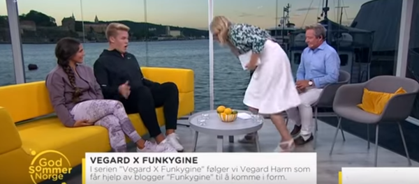 Norveçli TV sunucusu, konuğunun üstüne kustu - Sputnik Türkiye