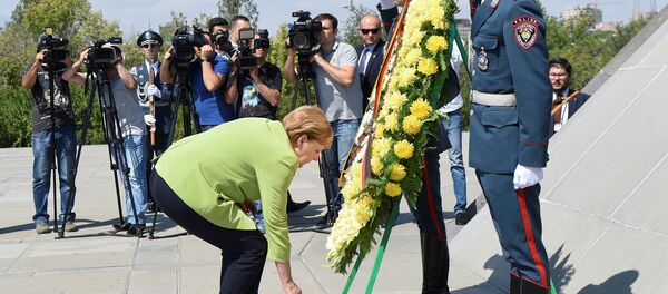 Almanya Başbakanı Angela Merkel, Erivan'daki 1915 anıtına çelenk bıraktı Almanya Başbakanı Angela Merkel, Erivan'daki 1915 anıtına çelenk bıraktı - Sputnik Türkiye