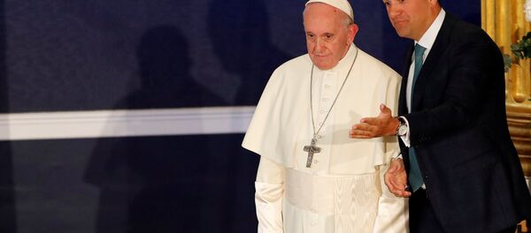 İrlanda'yı ziyaret eden Papa Francis'i Dublin Kalesi'nde Başbakan Leo Varadkar karşıladı, 25 August 2018. - Sputnik Türkiye