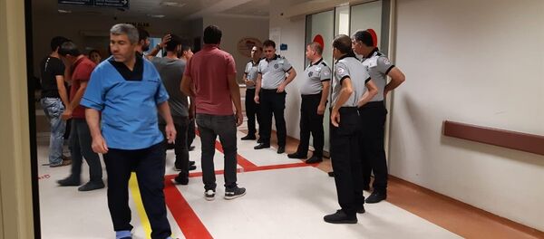 Siirt'te düğünde ateşlenen silahlardan dolayı kopan yüksek gerilim kabloları kalabalığın üzerine düştü; 2'si ağır, 6 kişi yaralandı. - Sputnik Türkiye