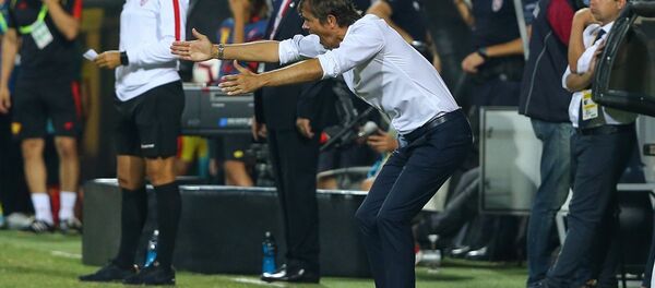 Spor Toto Süper Lig’de Göztepe ile Fenerbahçe takımlarının İzmir Doğanlar Stadı’ndaki karşılaşmasında Fenerbahçe Teknik Direktörü Philip Cocu - Sputnik Türkiye