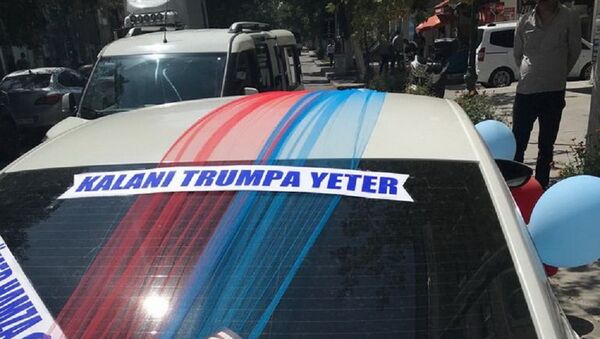 Oğlunun sünnet arabasında 'Kalanı Trump'a yeter' yazdı: Türklerle oyun oynanmaz - Sputnik Türkiye