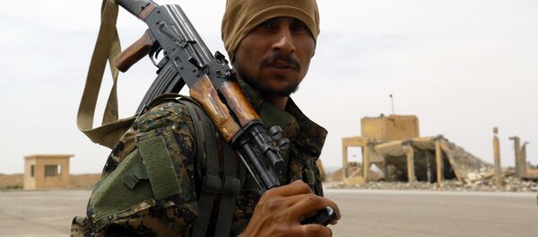 Bir DSG mensubu - Sputnik Türkiye