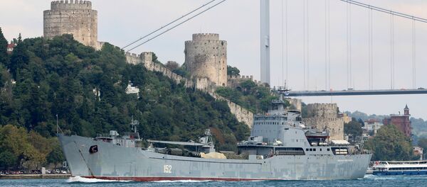 Rus askeri gemisi İstanbul boğazından geçiyor - Sputnik Türkiye