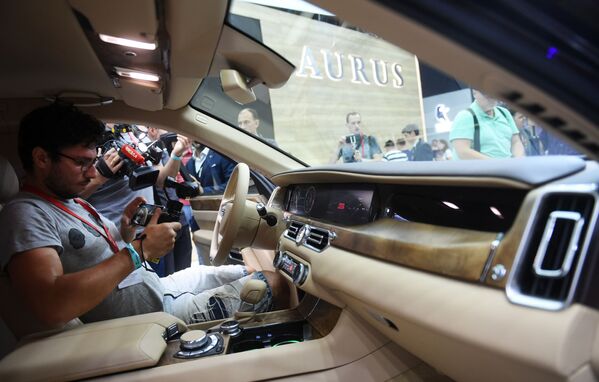 Moskova Uluslararası Otomobil Fuarı'nda Aurus Senat tanıtımı - Sputnik Türkiye