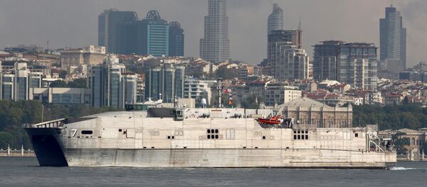 ABD'nin 'Spearhead' sınıfı süratli sefer nakliye gemisi USNS Carson City (T-EPF-7), bugün (30 Ağustos 2018) İstanbul Boğazı'ndan Akdeniz'e geçti. - Sputnik Türkiye