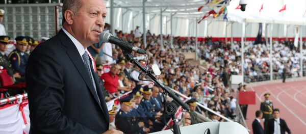Cumhurbaşkanı Recep Tayyip Erdoğan, 30 Ağustos Zafer Bayramı dolayısıyla Kara Harp Okulunda Milli Savunma Üniversitesi Harp Okulları Mezuniyet Töreni'ne katılarak konuştu. - Sputnik Türkiye