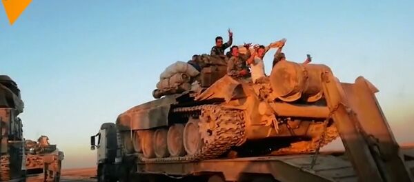 Suriye ordusu İdlib sınırına tank sevkiyatı yaptı - Sputnik Türkiye